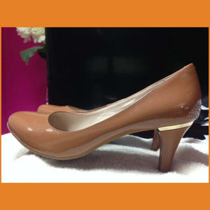 BCBG Pumpkin Color Gumby Pumps Size 8.5